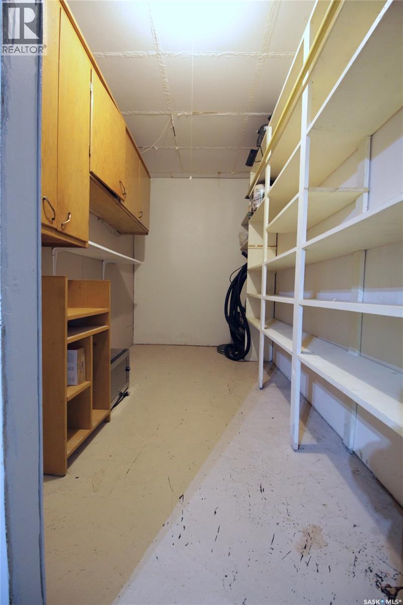 302 3Rd Avenue, Whitewood, SK - Indoor