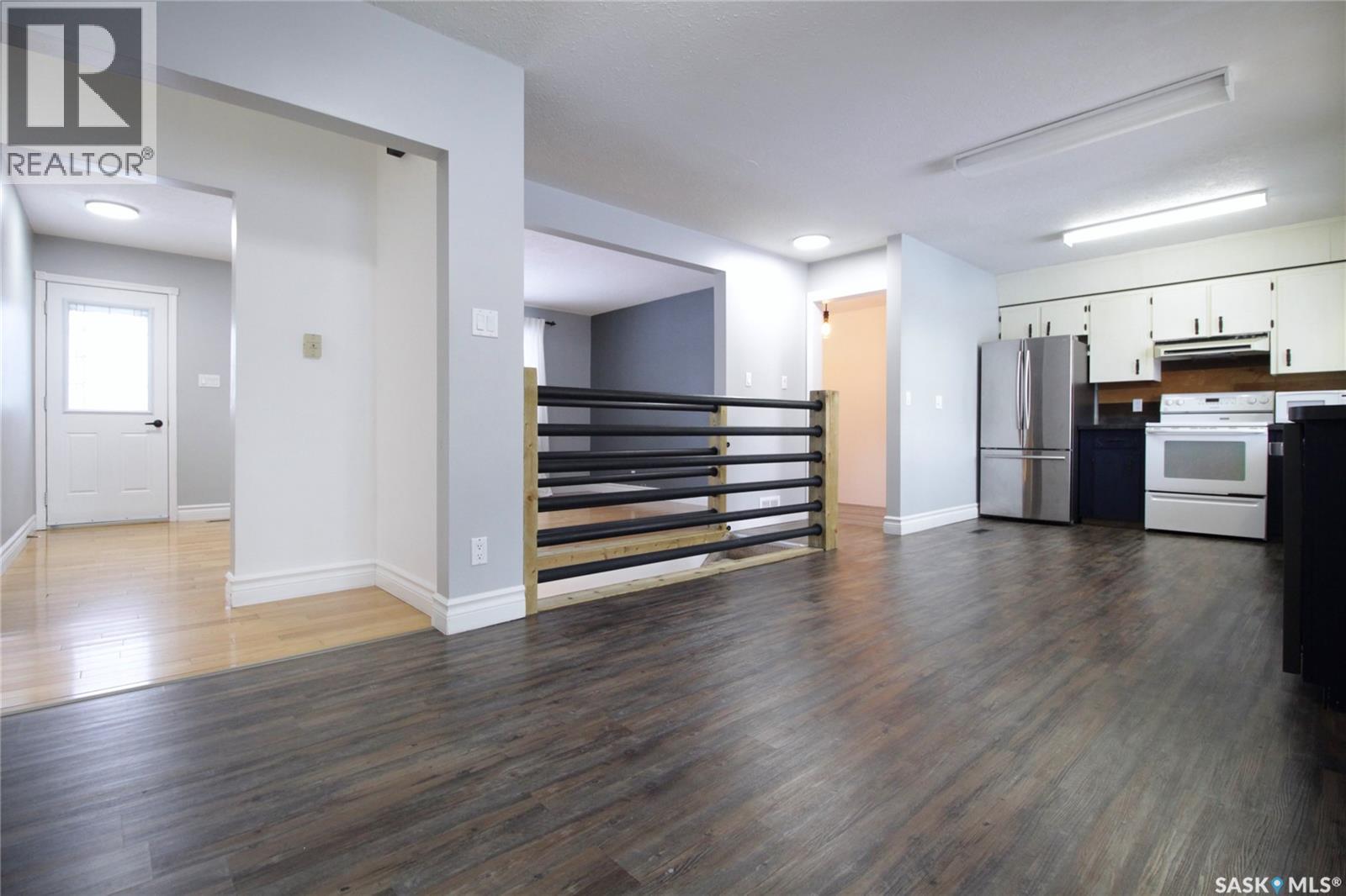 302 3Rd Avenue, Whitewood, SK - Indoor Photo Showing Kitchen