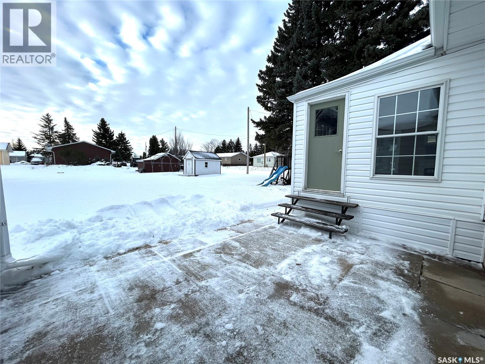 302 3Rd Avenue, Whitewood, SK - Outdoor