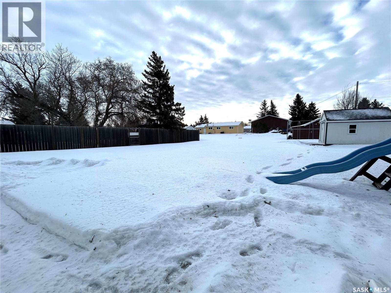 302 3Rd Avenue, Whitewood, SK - Outdoor