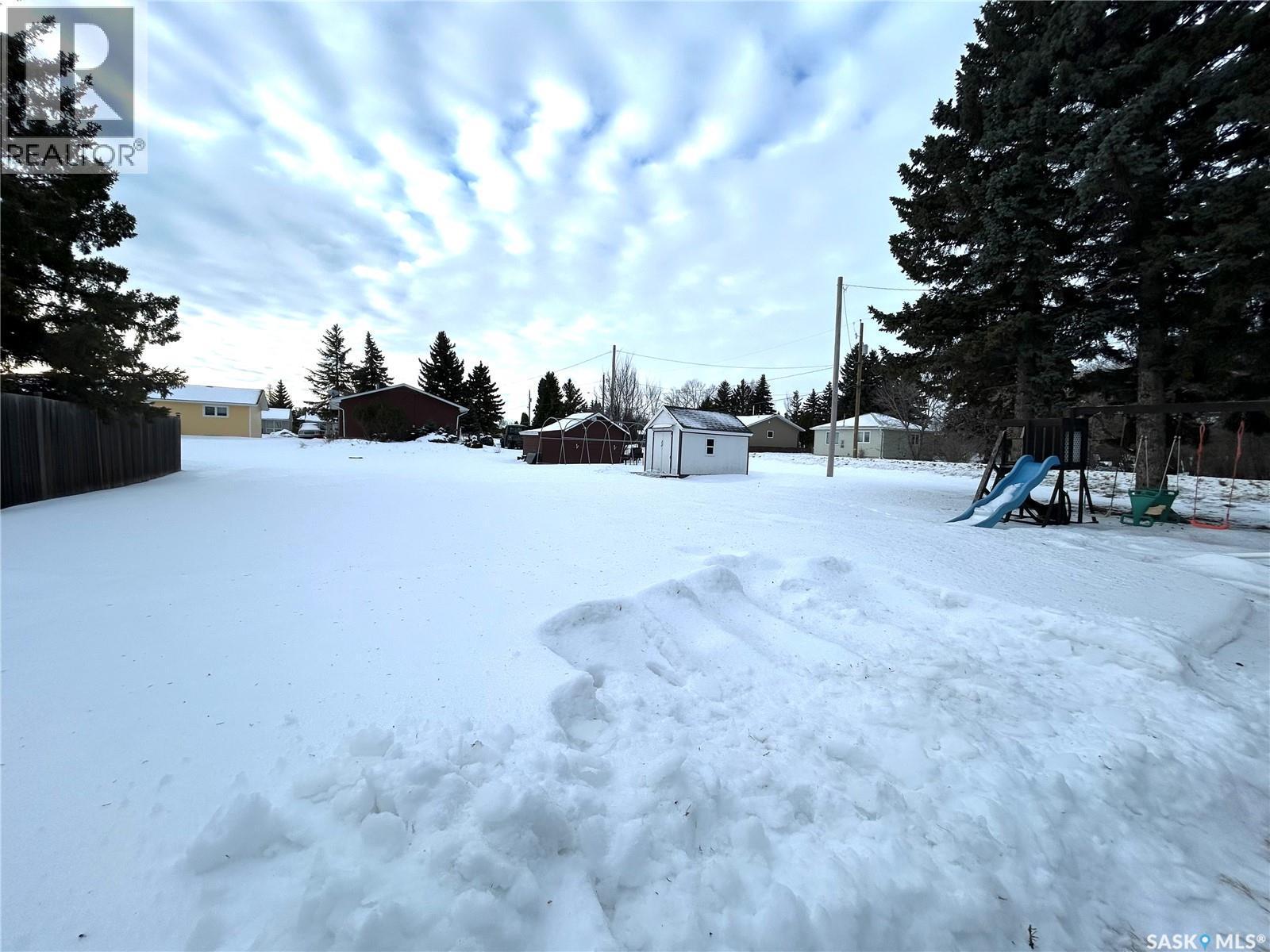 302 3Rd Avenue, Whitewood, SK - Outdoor