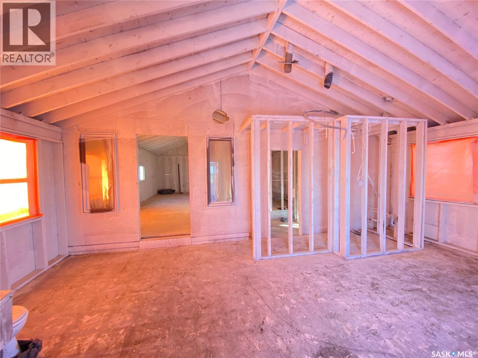 2 Pacific Avenue, Maple Creek, SK