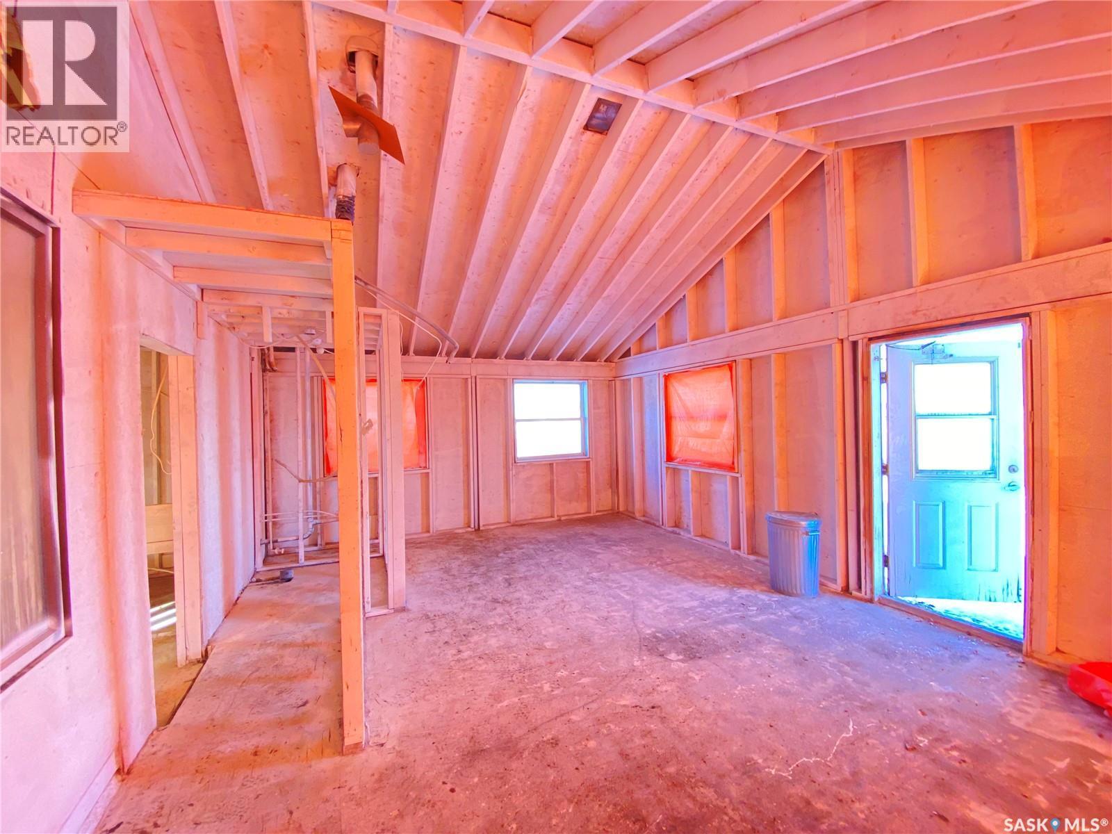 2 Pacific Avenue, Maple Creek, SK