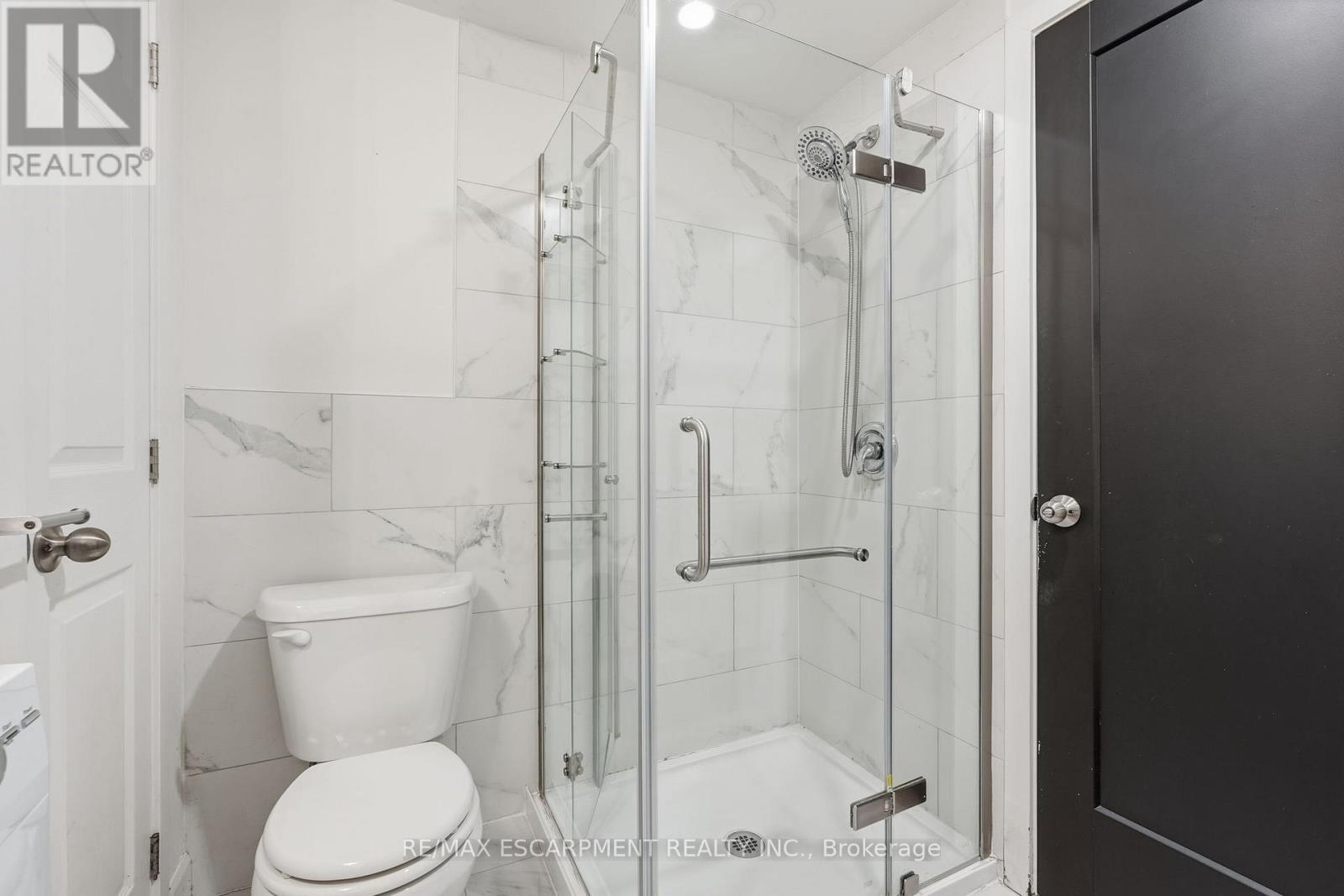 48 Frederick Avenue, Hamilton, ON - Indoor Photo Showing Bathroom