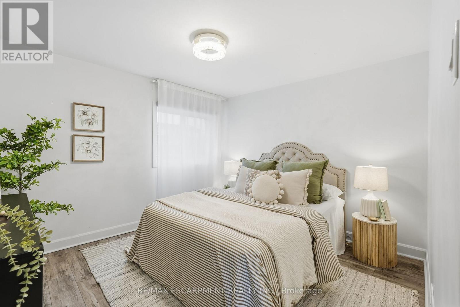 48 Frederick Avenue, Hamilton, ON - Indoor Photo Showing Bedroom