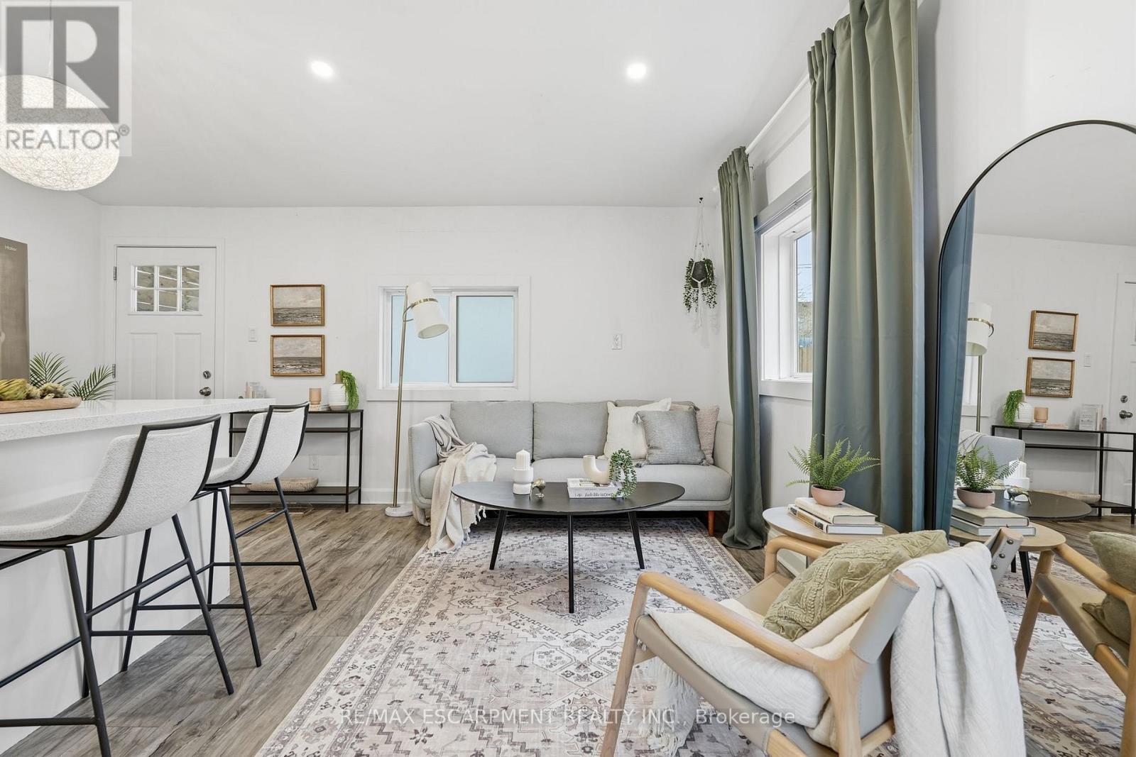 48 Frederick Avenue, Hamilton, ON - Indoor