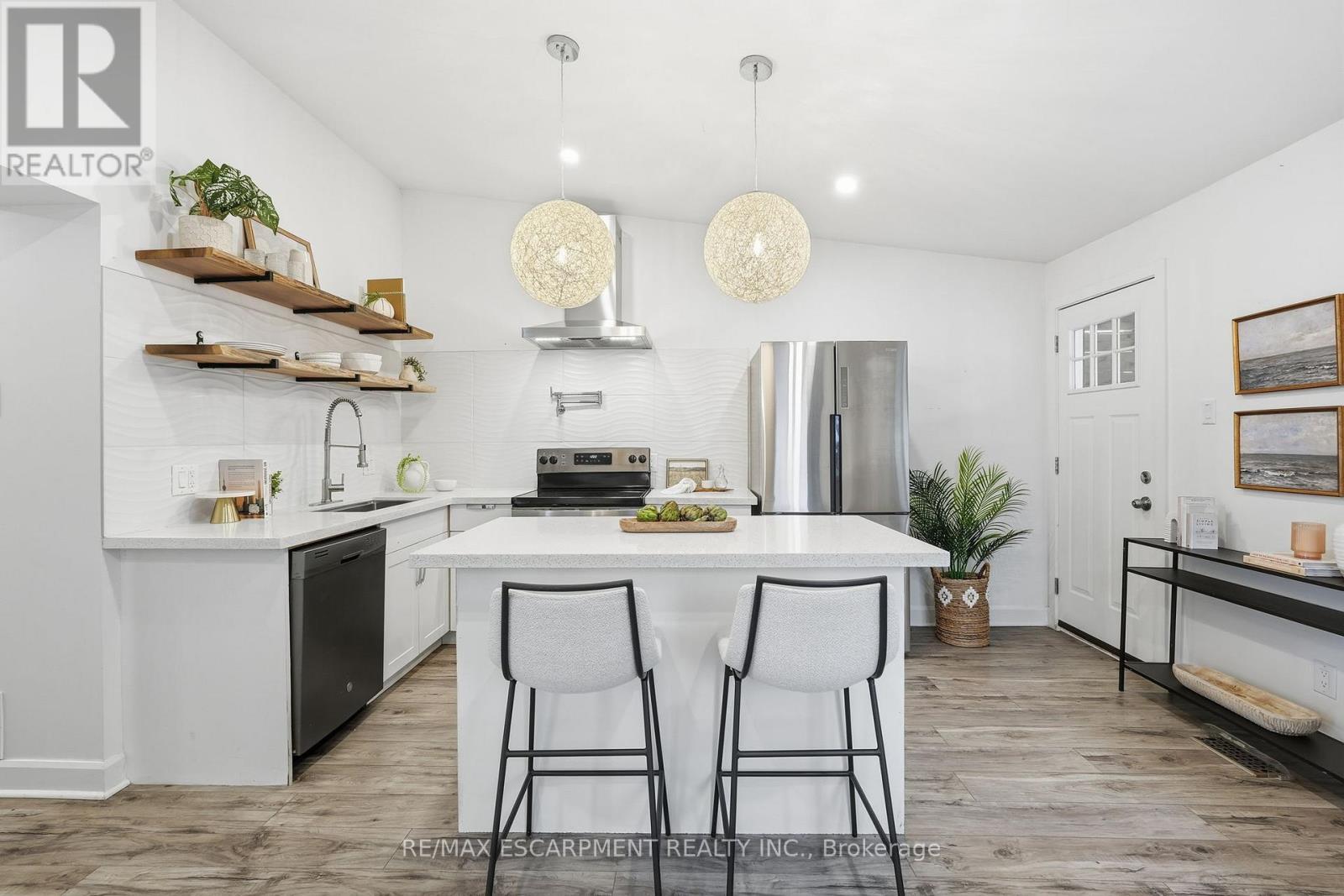 48 Frederick Avenue, Hamilton, ON - Indoor Photo Showing Kitchen With Stainless Steel Kitchen With Upgraded Kitchen