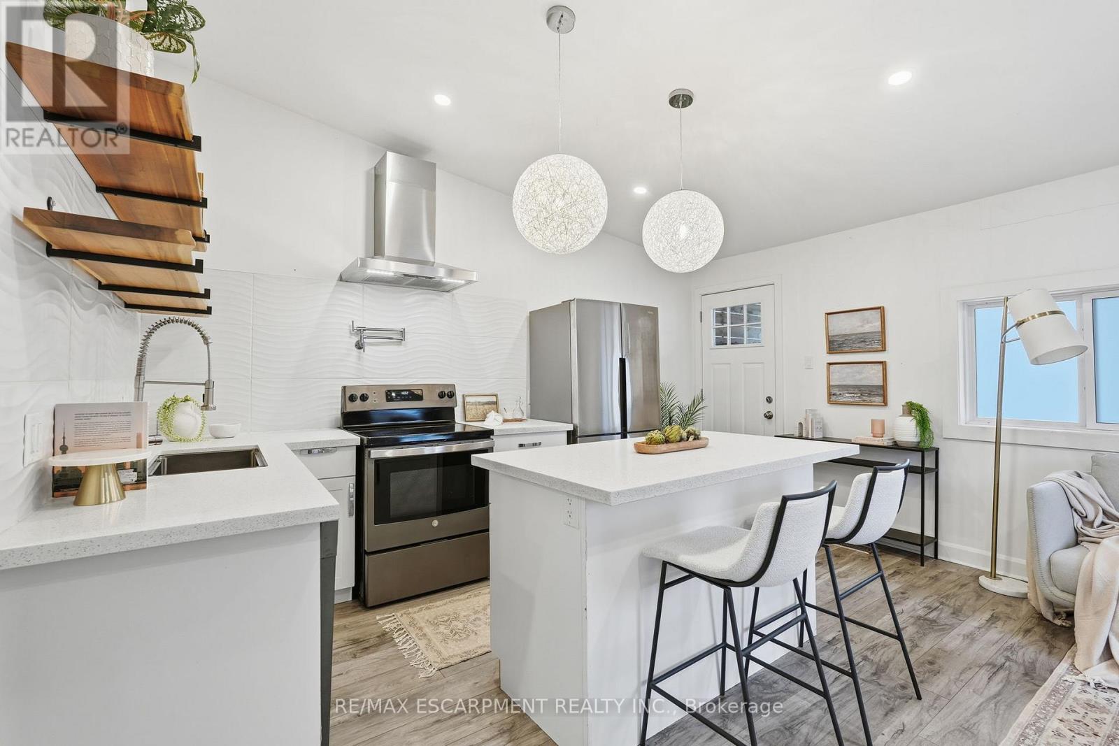 48 Frederick Avenue, Hamilton, ON - Indoor Photo Showing Kitchen With Stainless Steel Kitchen With Upgraded Kitchen