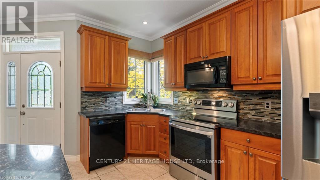 2 Hunter Drive S, Norfolk, ON - Indoor Photo Showing Kitchen