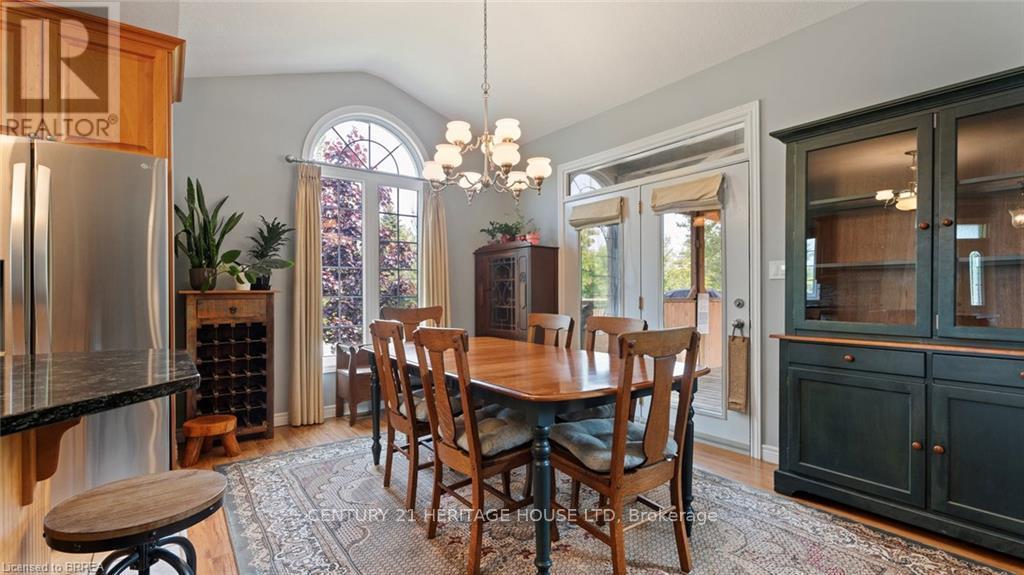 2 Hunter Drive S, Norfolk, ON - Indoor Photo Showing Dining Room