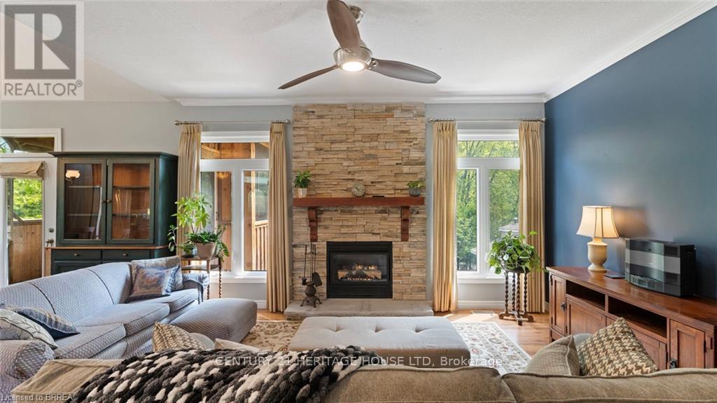 2 Hunter Drive S, Norfolk, ON - Indoor Photo Showing Living Room With Fireplace