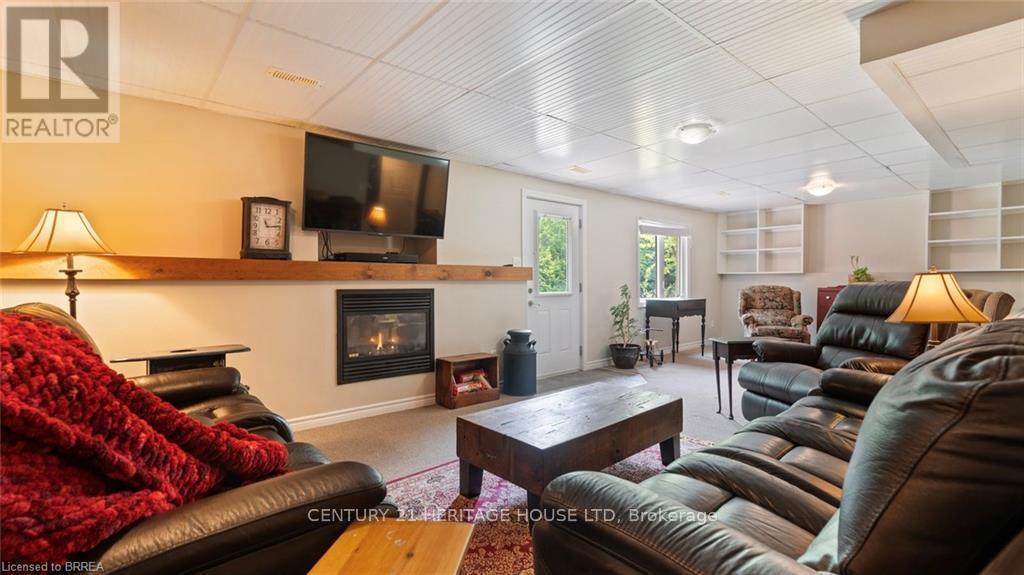 2 Hunter Drive S, Norfolk, ON - Indoor Photo Showing Living Room With Fireplace