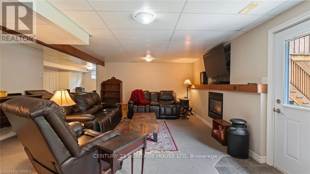 2 Hunter Drive S, Norfolk, ON - Indoor With Fireplace