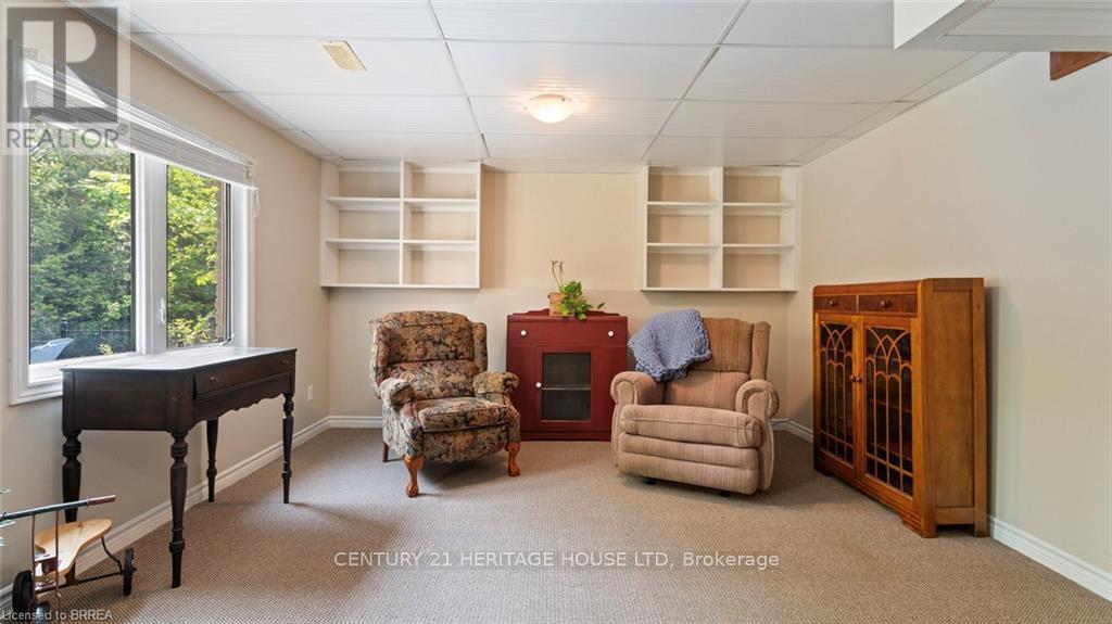 2 Hunter Drive S, Norfolk, ON - Indoor Photo Showing Other Room