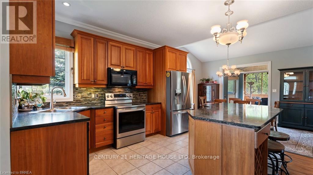 2 Hunter Drive S, Norfolk, ON - Indoor Photo Showing Kitchen With Double Sink