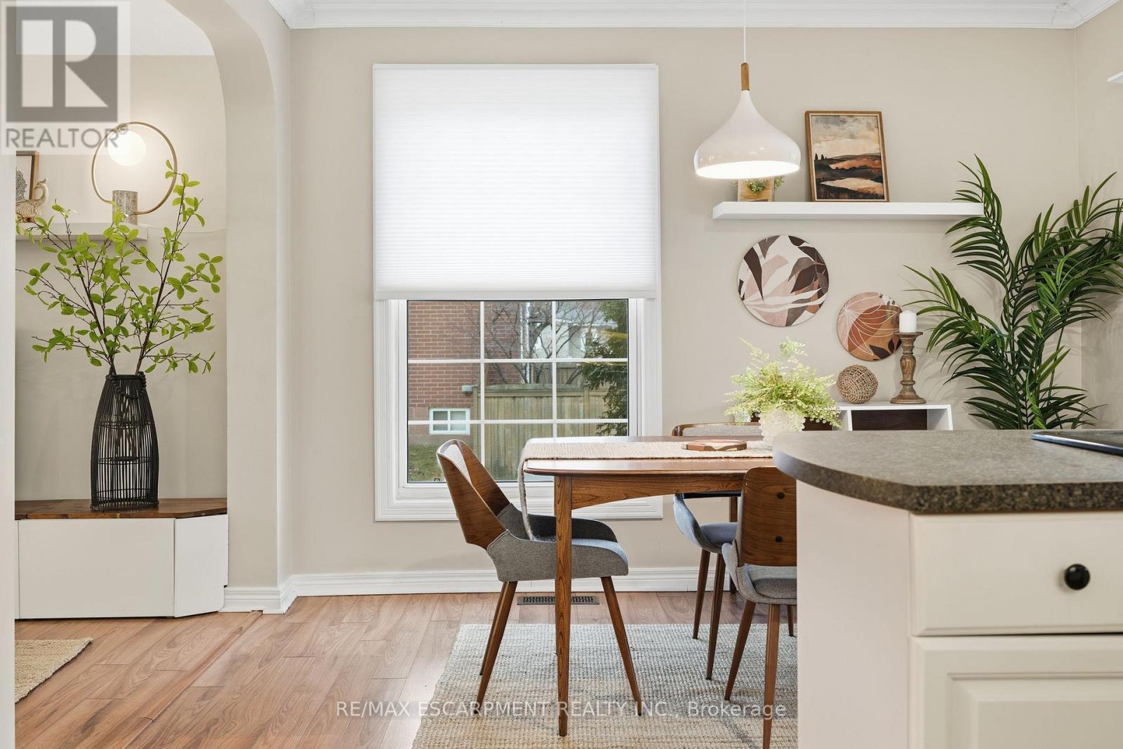 232 Mountain Park Avenue, Hamilton, ON - Indoor Photo Showing Dining Room