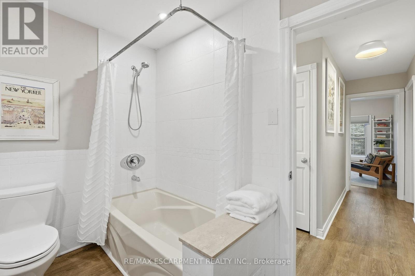 232 Mountain Park Avenue, Hamilton, ON - Indoor Photo Showing Bathroom