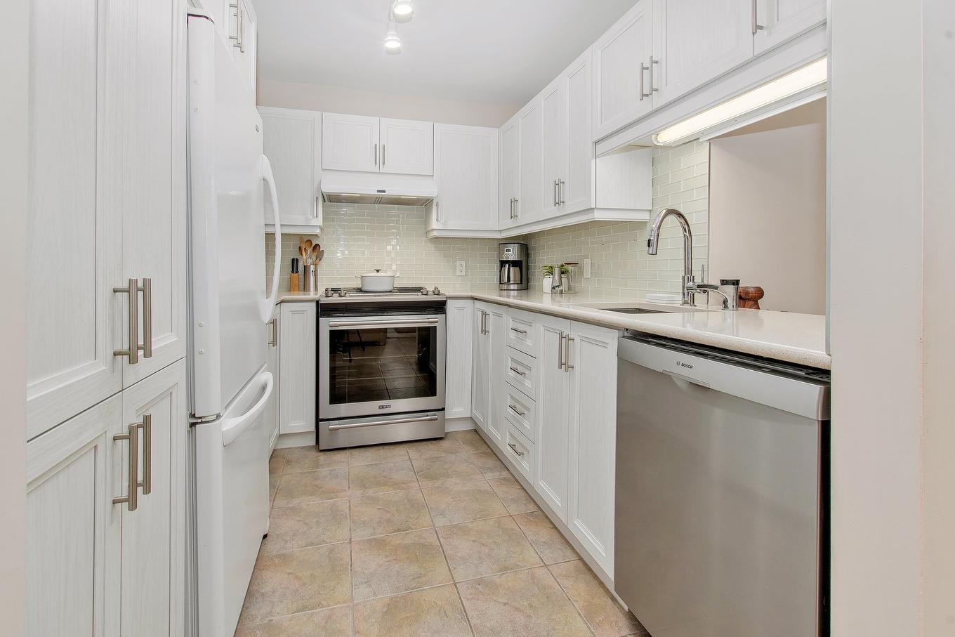 Kitchen - 1139 Boul. Maisonneuve, Saint-Jérôme, QC - Indoor Photo Showing Kitchen