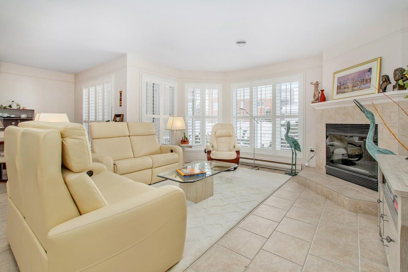 Living room - 1139 Boul. Maisonneuve, Saint-Jérôme, QC - Indoor Photo Showing Living Room With Fireplace
