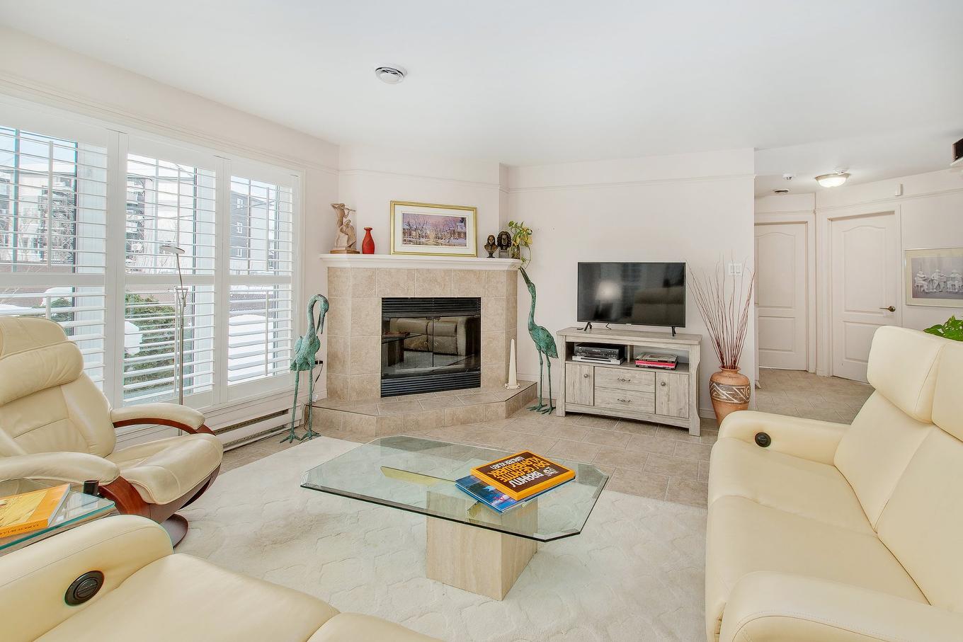 Living room - 1139 Boul. Maisonneuve, Saint-Jérôme, QC - Indoor Photo Showing Living Room With Fireplace