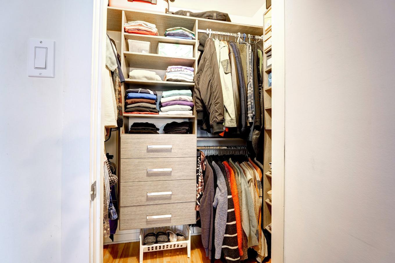 Walk-in closet - 3-1361 Rue La Fontaine, Montréal (Ville-Marie), QC - Indoor With Storage