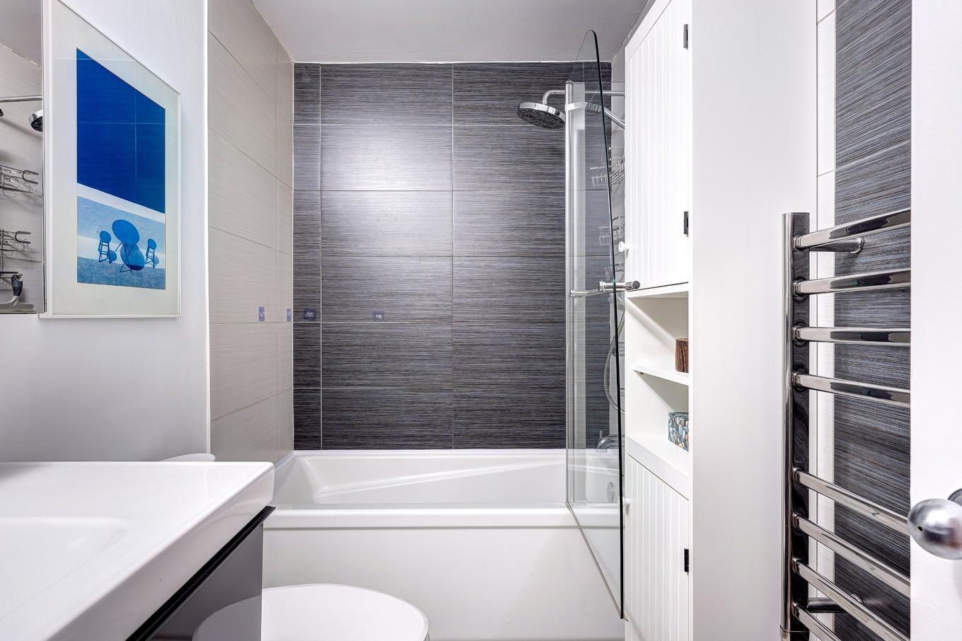 Bathroom - 3-1361 Rue La Fontaine, Montréal (Ville-Marie), QC - Indoor Photo Showing Bathroom