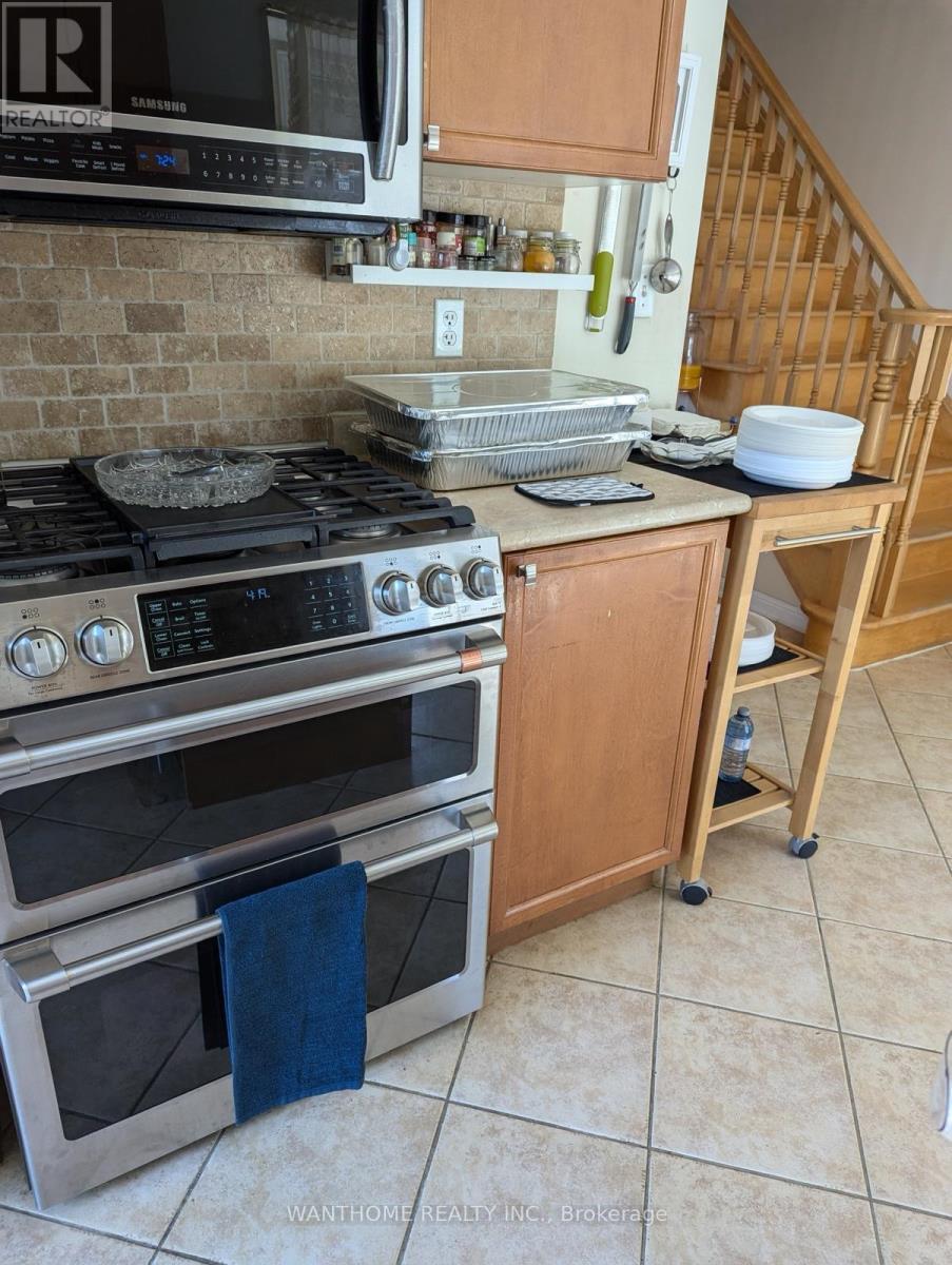 3995 Janice Drive, Mississauga, ON - Indoor Photo Showing Kitchen