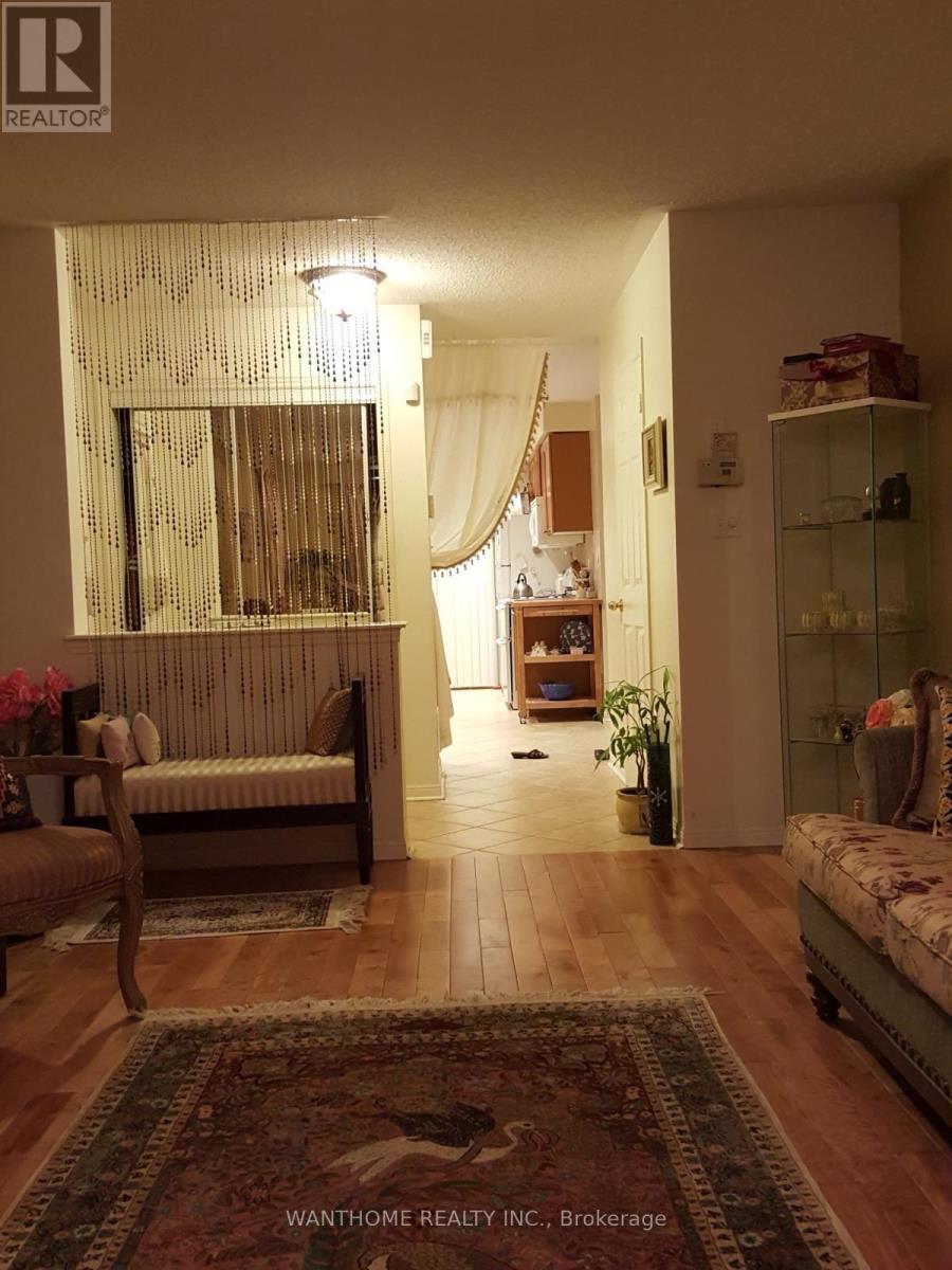 3995 Janice Drive, Mississauga, ON - Indoor Photo Showing Living Room