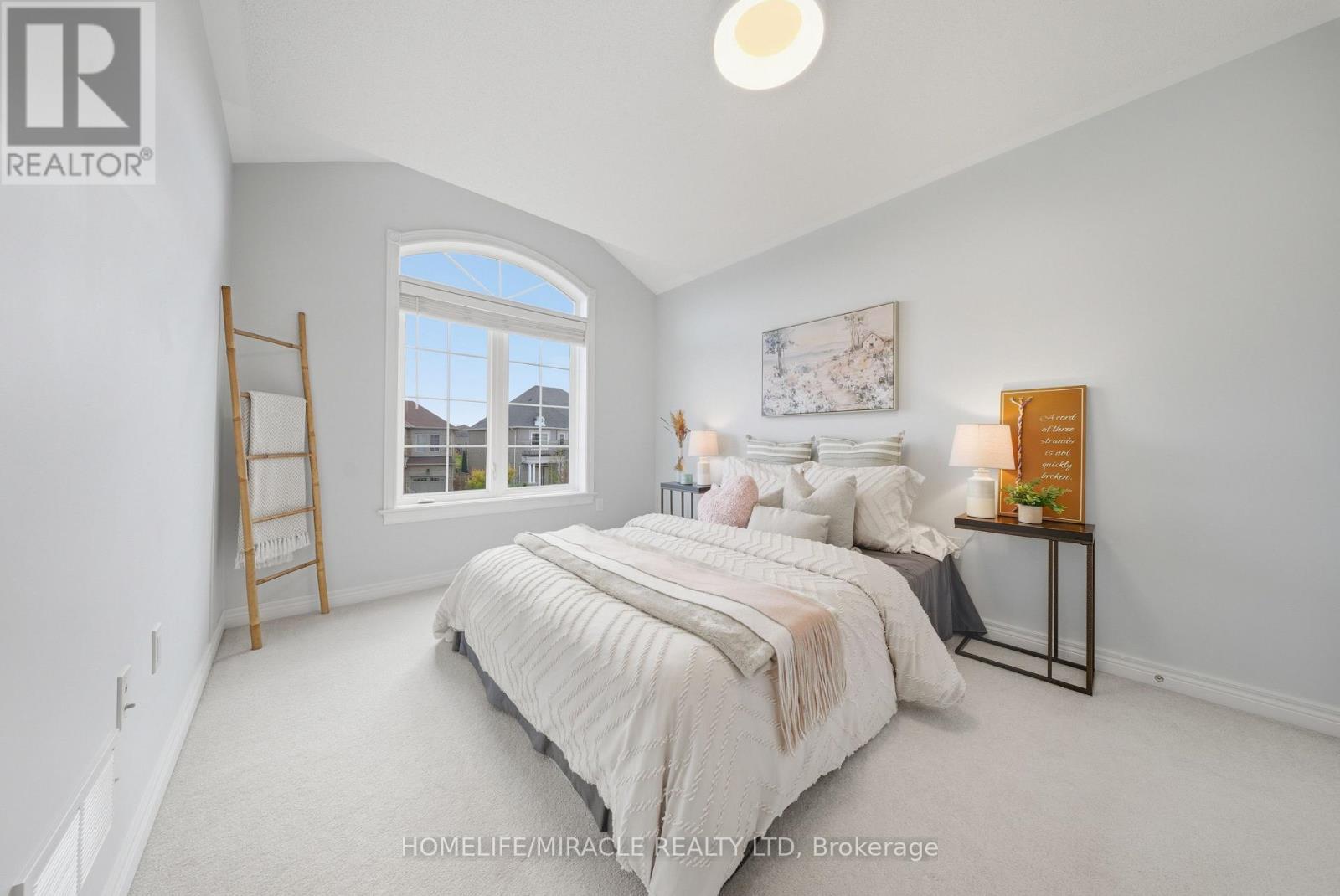 8 Summerberry Way, Hamilton, ON - Indoor Photo Showing Bedroom