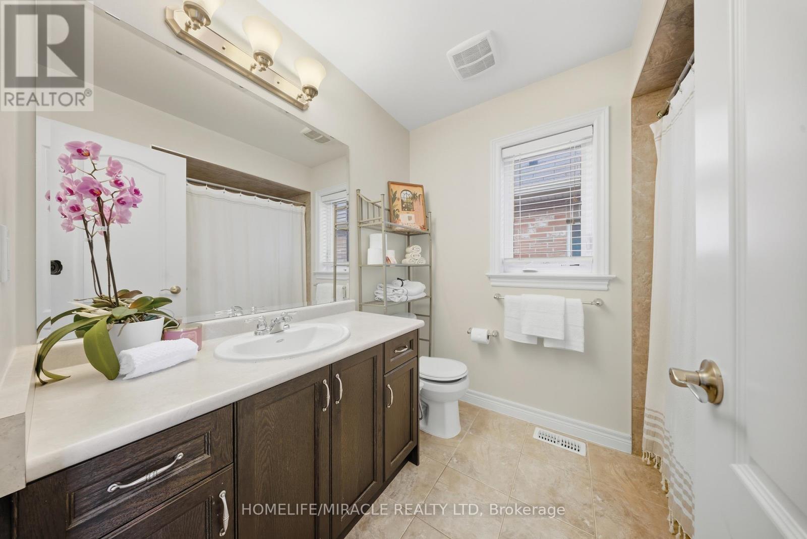 8 Summerberry Way, Hamilton, ON - Indoor Photo Showing Bathroom