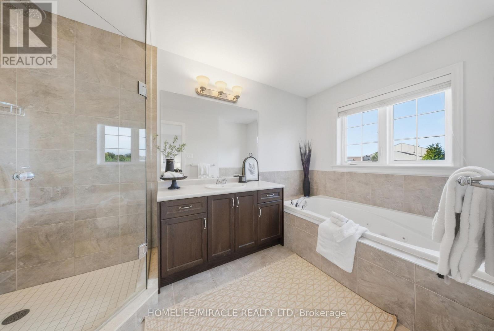 8 Summerberry Way, Hamilton, ON - Indoor Photo Showing Bathroom