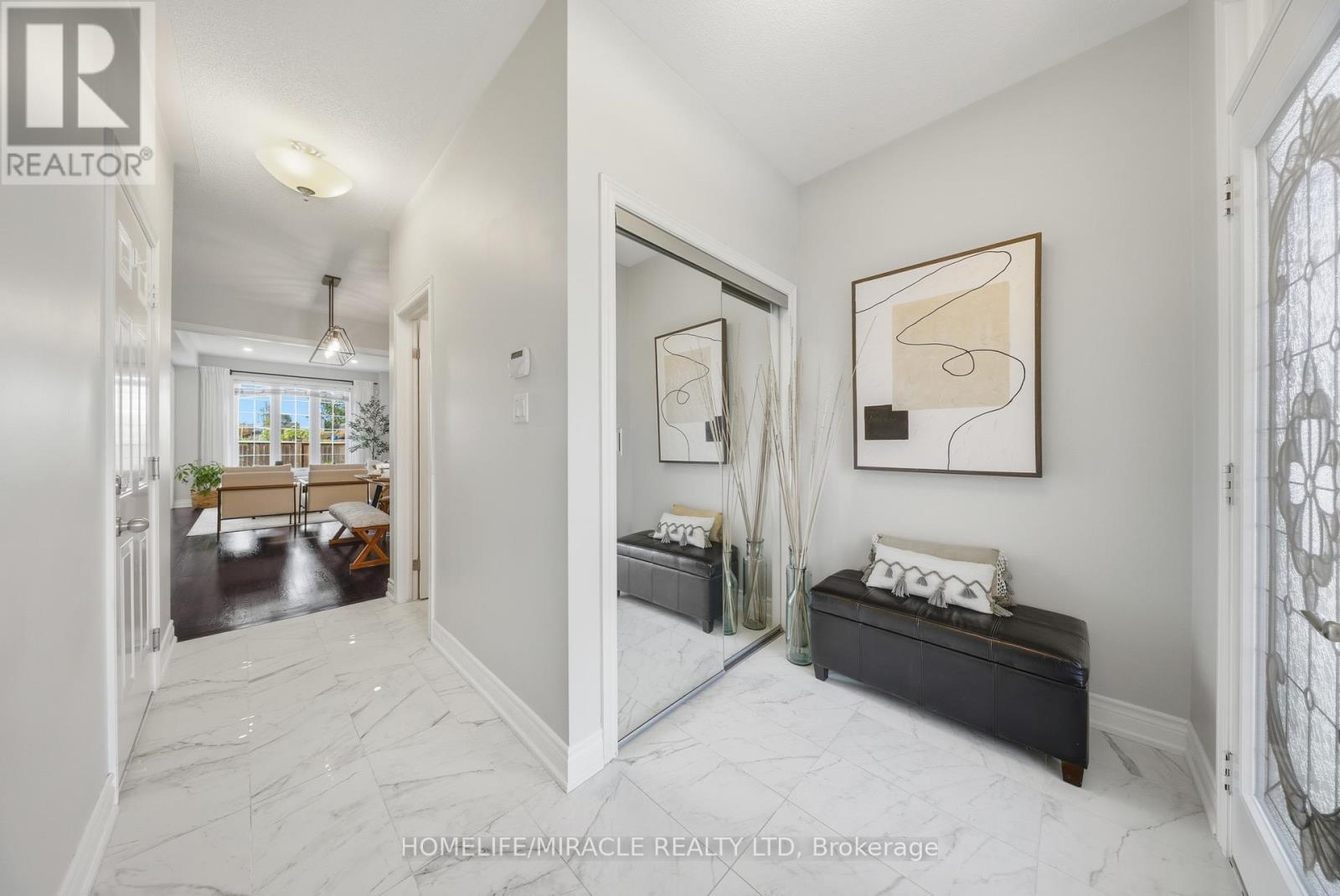 8 Summerberry Way, Hamilton, ON - Indoor Photo Showing Other Room