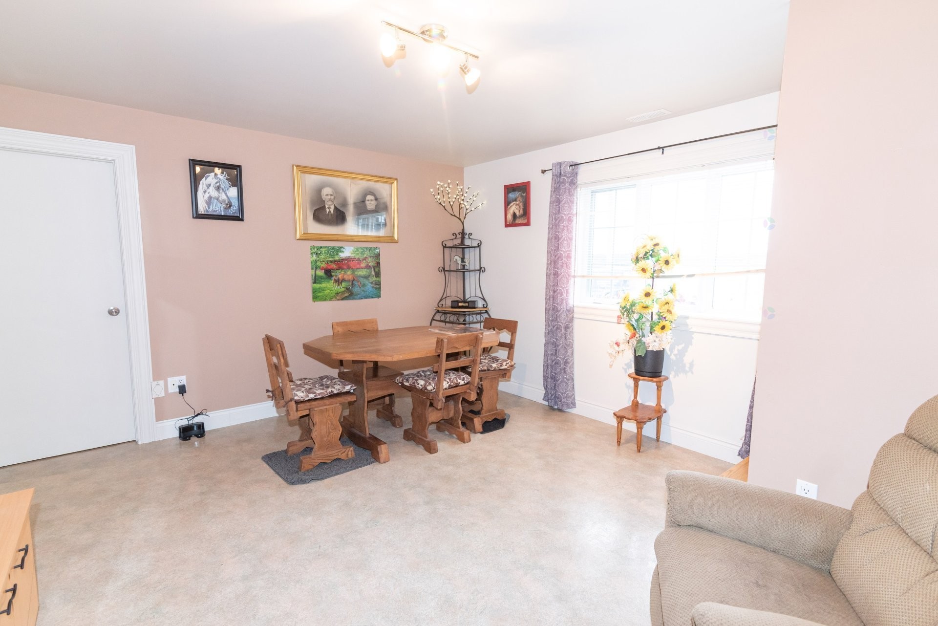 Salle familiale - 9 Route Lauzier, Kamouraska, QC - Indoor