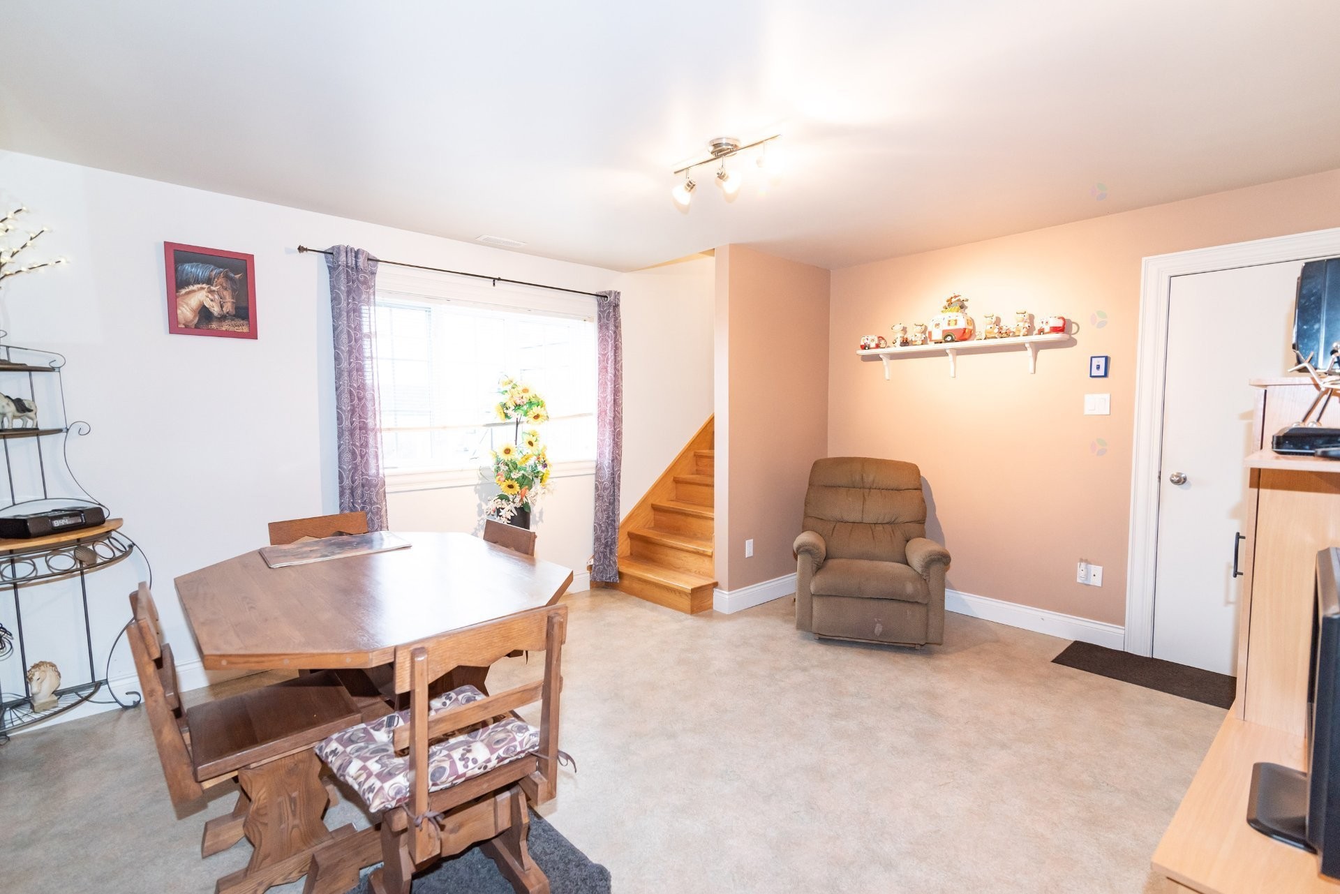 Salle familiale - 9 Route Lauzier, Kamouraska, QC - Indoor
