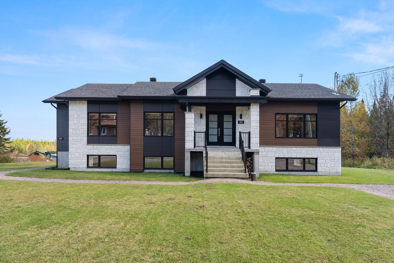 Frontage - 322 - 324 Ch. De Wexford, Shannon, QC - Outdoor With Facade