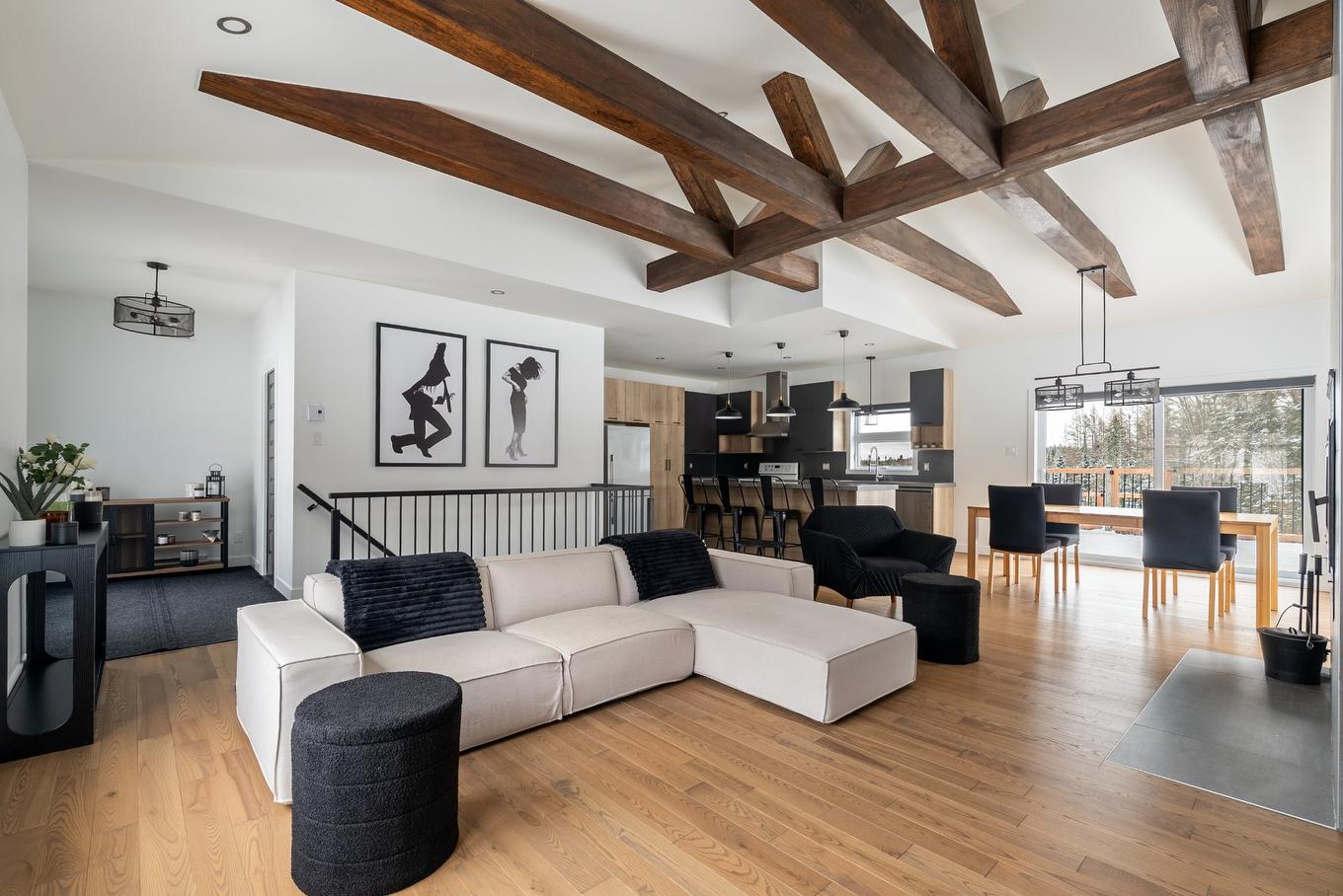 Living room - 322 - 324 Ch. De Wexford, Shannon, QC - Indoor Photo Showing Living Room