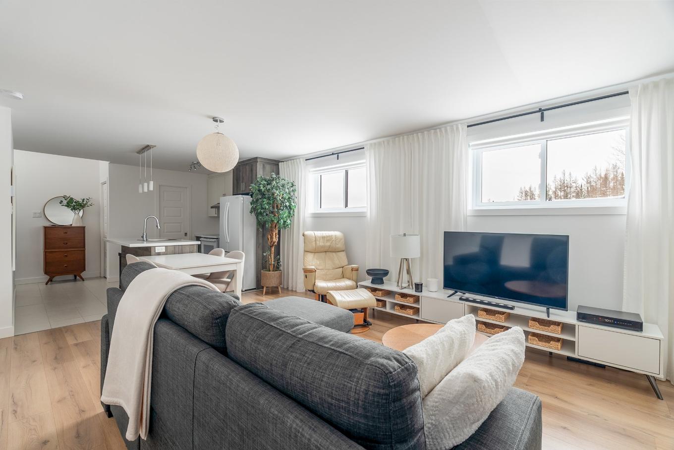 Living room - 322 - 324 Ch. De Wexford, Shannon, QC - Indoor Photo Showing Living Room