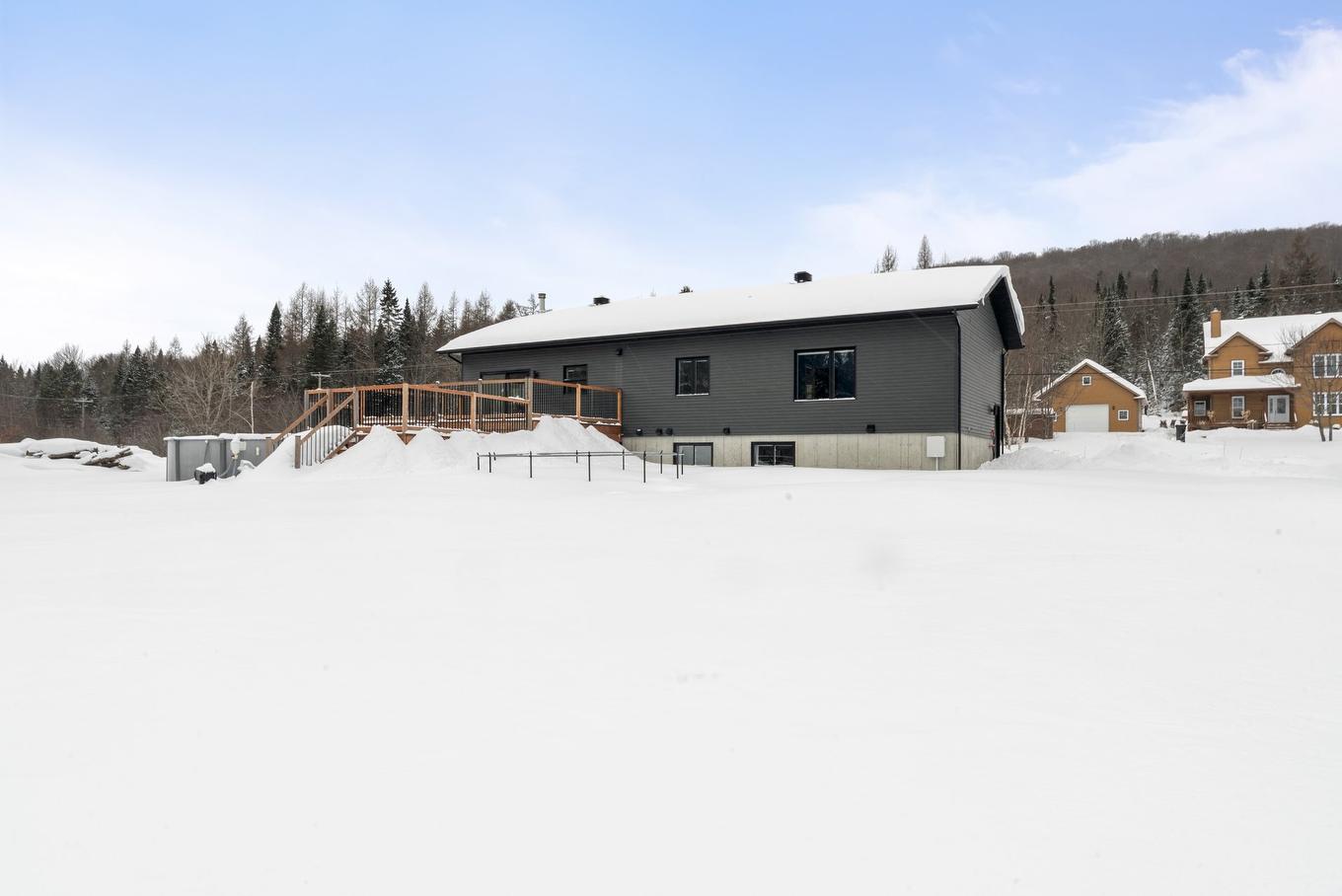 Back facade - 322 - 324 Ch. De Wexford, Shannon, QC -