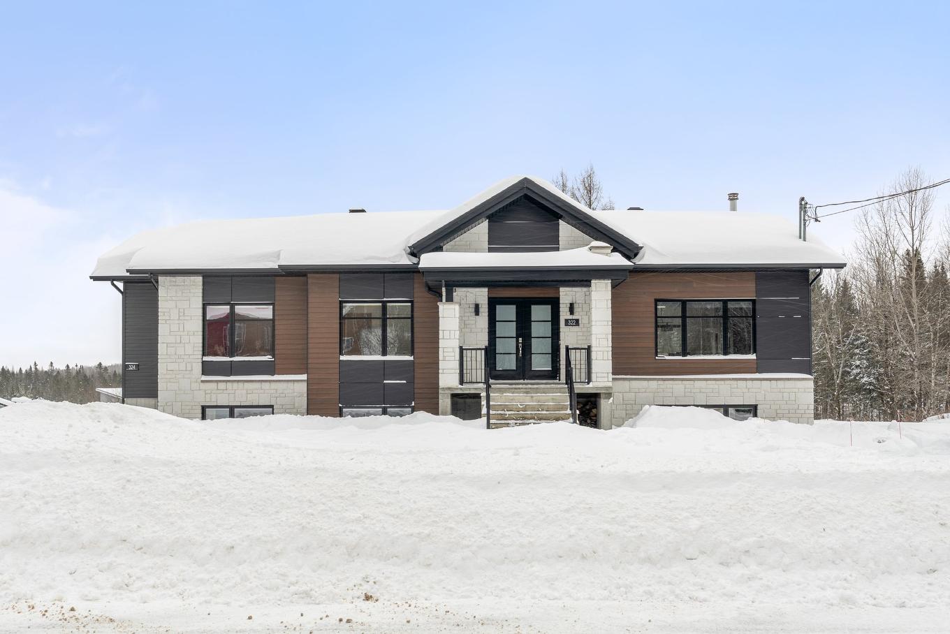 Frontage - 322 - 324 Ch. De Wexford, Shannon, QC - Outdoor With Facade