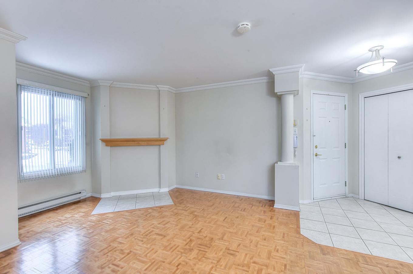 Living room - 202-2102 Av. Albert-Murphy, Laval (Chomedey), QC - Indoor Photo Showing Other Room