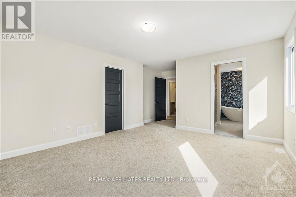 1035 Chablis Crescent, Russell, ON - Indoor Photo Showing Other Room