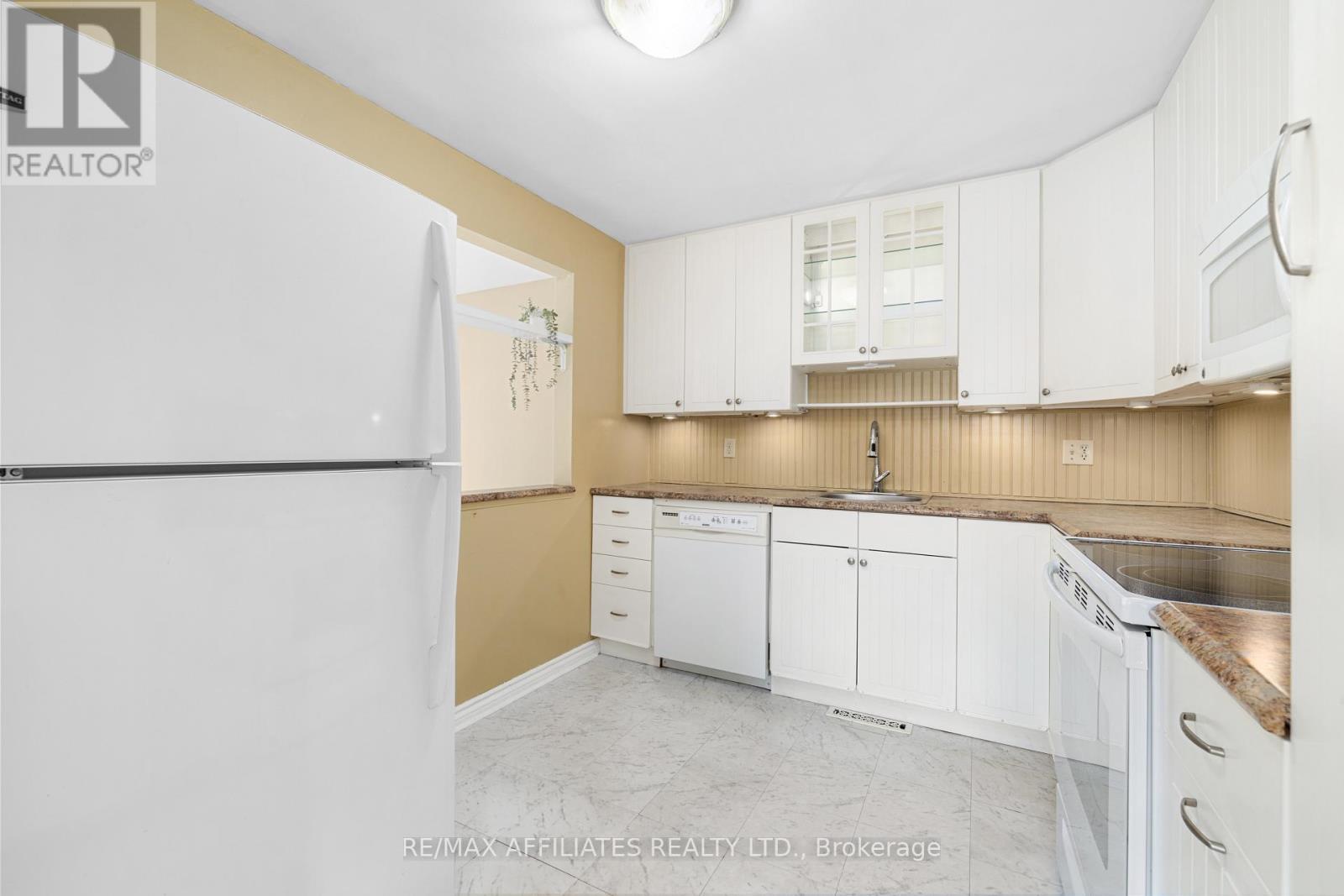 2 Shadow Court, Ottawa, ON - Indoor Photo Showing Kitchen
