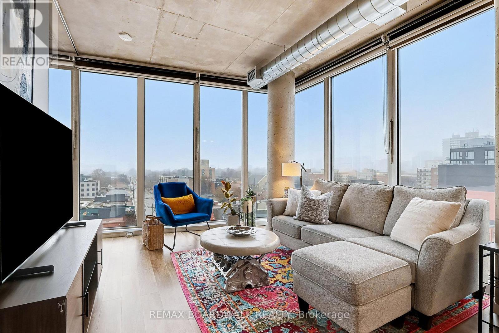 710 - 354 Gladstone Avenue, Ottawa, ON - Indoor Photo Showing Living Room