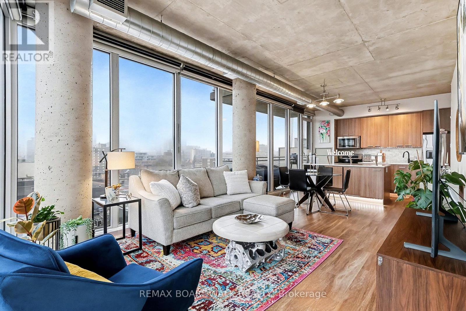 710 - 354 Gladstone Avenue, Ottawa, ON - Indoor Photo Showing Living Room