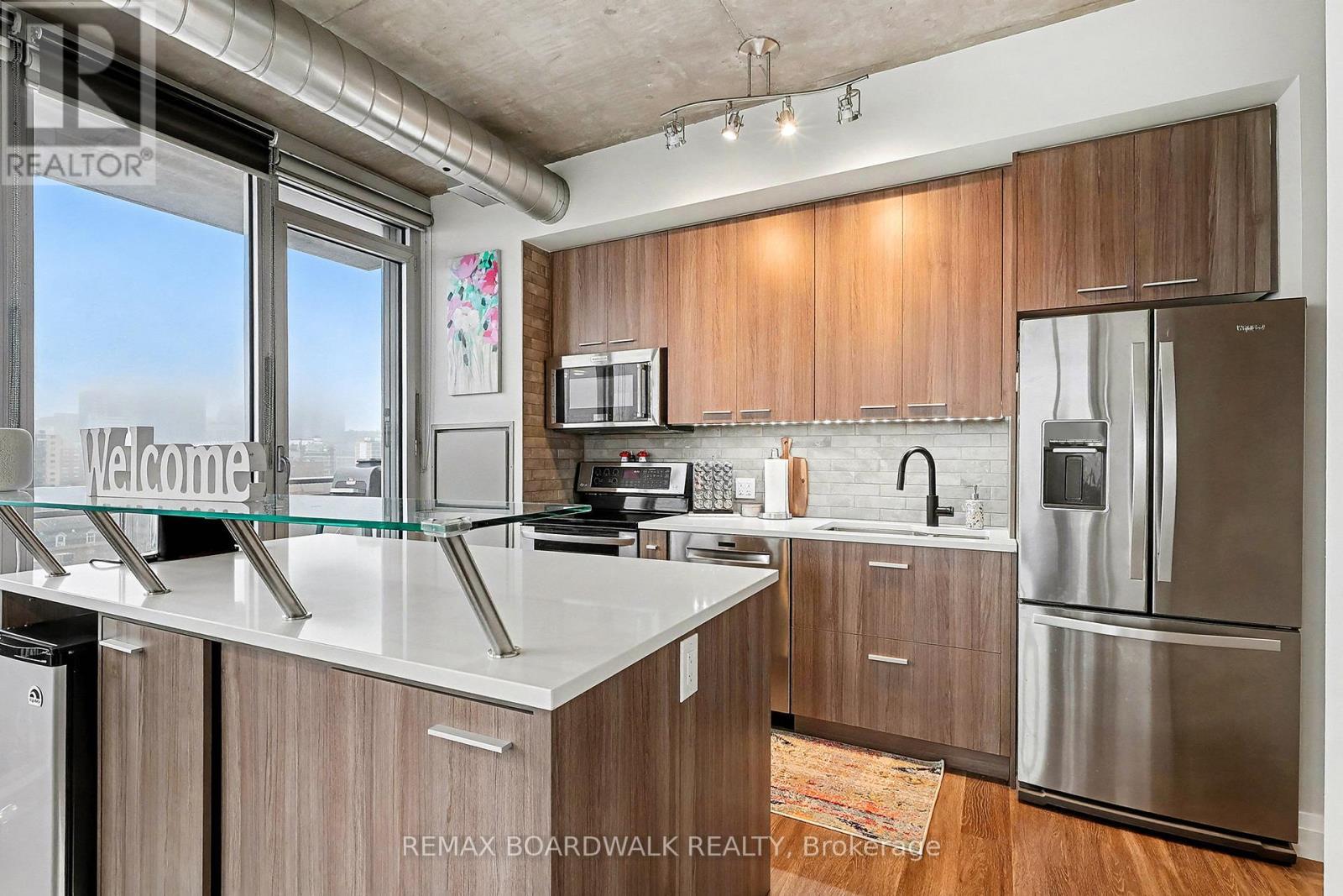 710 - 354 Gladstone Avenue, Ottawa, ON - Indoor Photo Showing Kitchen With Stainless Steel Kitchen