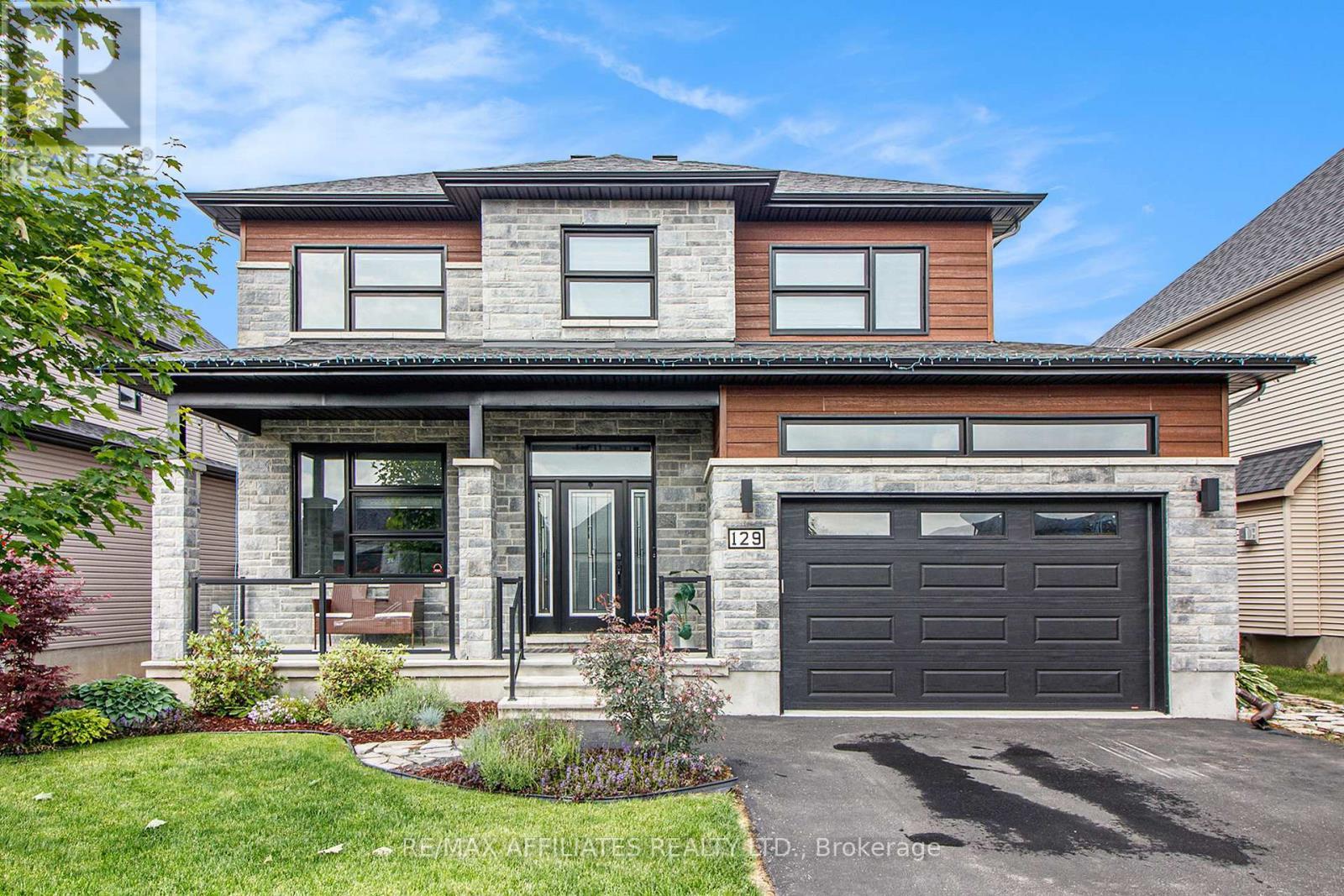 129 Lyon Street, Russell, ON - Outdoor With Facade