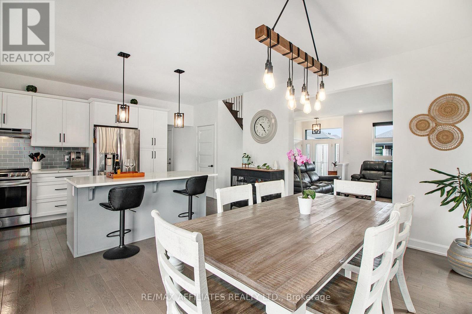 129 Lyon Street, Russell, ON - Indoor Photo Showing Dining Room