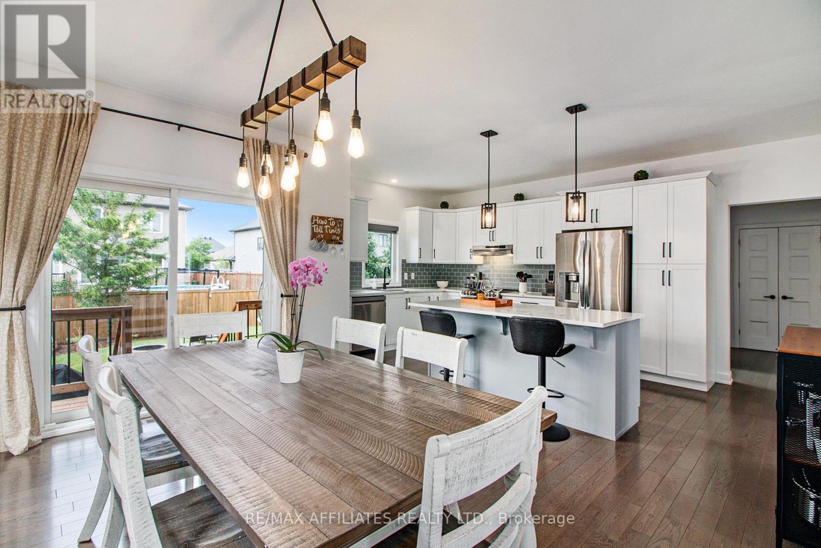 129 Lyon Street, Russell, ON - Indoor Photo Showing Dining Room