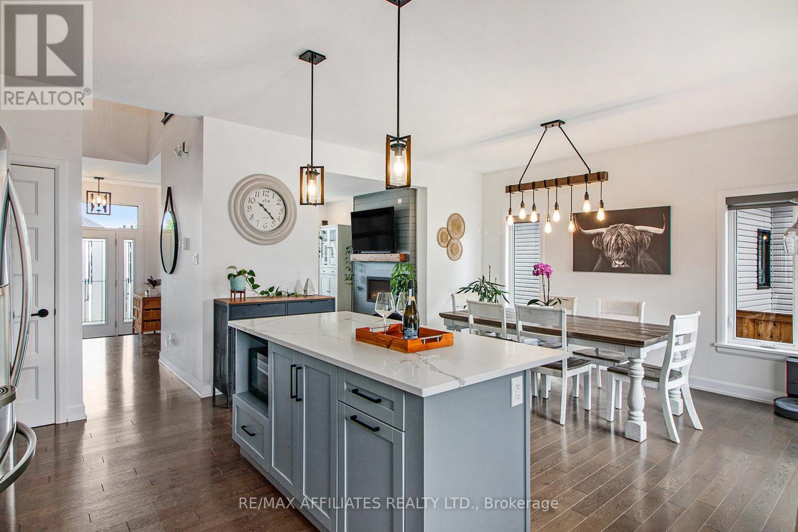 129 Lyon Street, Russell, ON - Indoor Photo Showing Dining Room