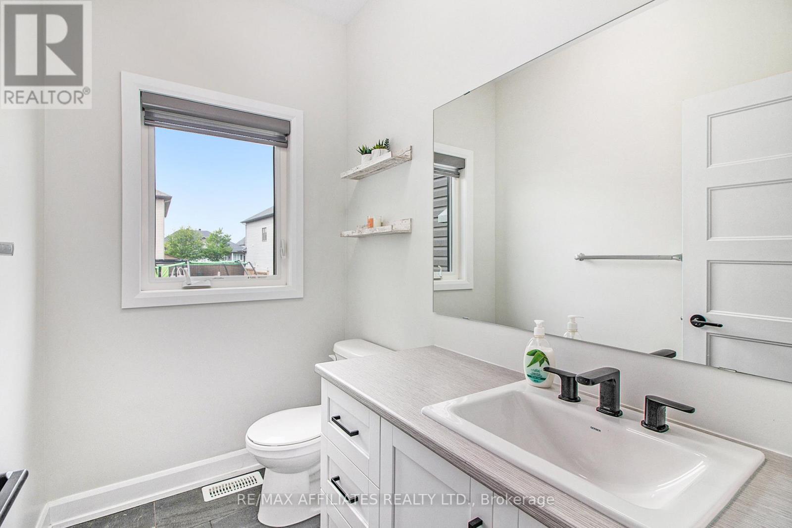 129 Lyon Street, Russell, ON - Indoor Photo Showing Bathroom